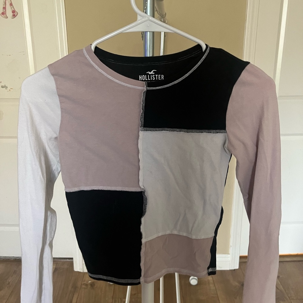 Holister Long Sleeve XS. Worn a few times, No stains, no holes